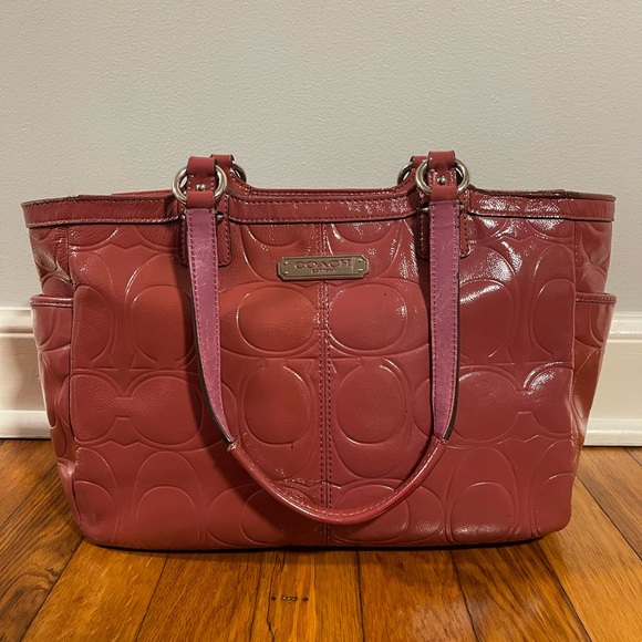 Beautiful Coach Patent Leather Shoulder Bag - Picture 1 of 8